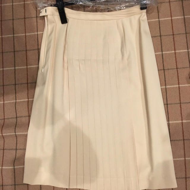 Harrods(ハロッズ)のハロッズ 美品 クリームスカート 2 レディースのスカート(ひざ丈スカート)の商品写真