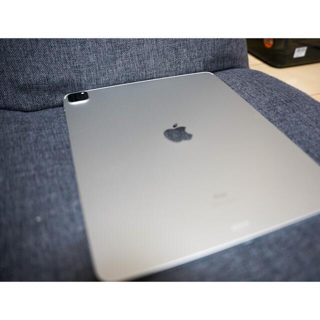 Apple(アップル)のiPad Pro 12.9 第5世代　wifi-128gb シルバー スマホ/家電/カメラのPC/タブレット(タブレット)の商品写真