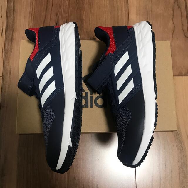 adidas(アディダス)のピカチュウさん専用　kidsシューズ　adidas 21cm キッズ/ベビー/マタニティのキッズ靴/シューズ(15cm~)(スニーカー)の商品写真