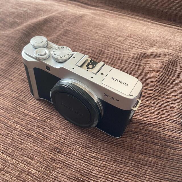 富士フイルム FUJIFILM X-A7 シルバー ボディ