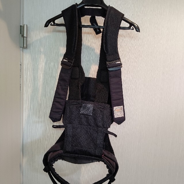 BABYBJORN(ベビービョルン)のベビービョルン 抱っこ紐 メッシュブラック ベビーキャリアOne キッズ/ベビー/マタニティの外出/移動用品(抱っこひも/おんぶひも)の商品写真