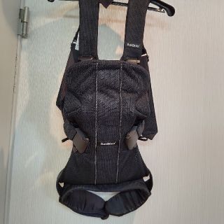 ベビービョルン(BABYBJORN)のベビービョルン 抱っこ紐 メッシュブラック ベビーキャリアOne(抱っこひも/おんぶひも)