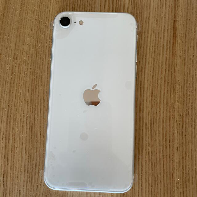 iPhone(アイフォーン)のiPhone se2 SIMフリー  64GB ホワイト美品 スマホ/家電/カメラのスマートフォン/携帯電話(スマートフォン本体)の商品写真