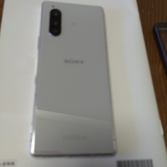 Xperia5本体、カバーケース、電源アダプタ 3