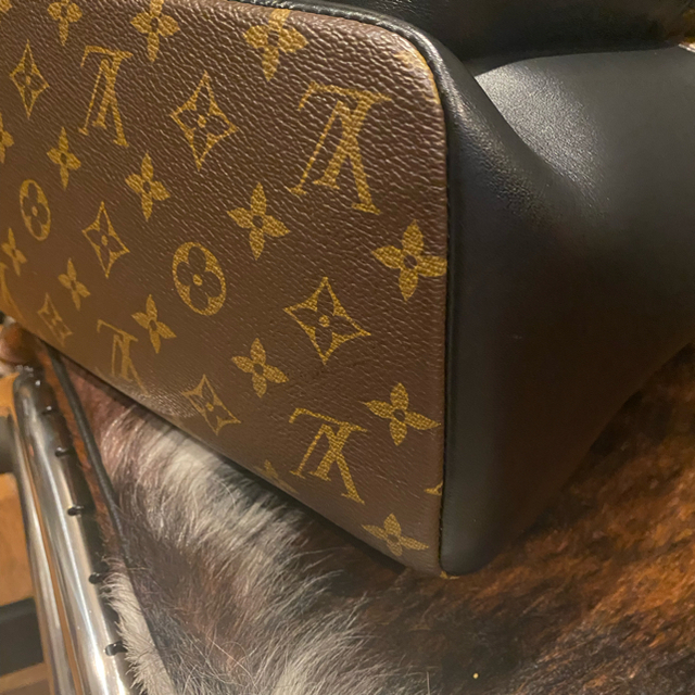 LOUIS VUITTON(ルイヴィトン)の期間限定価格LOUIS  VUITTON ディーン•バックパック メンズのバッグ(バッグパック/リュック)の商品写真