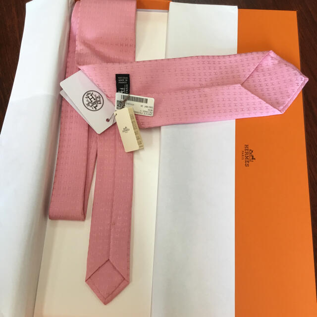 Hermes(エルメス)のHERMES エルメス　ネクタイ　新品未使用　タグ付き メンズのファッション小物(ネクタイ)の商品写真