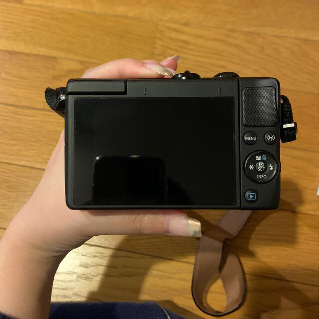 在庫有ります キャノン canon eos m100 ミラーレス一眼レフカメラ