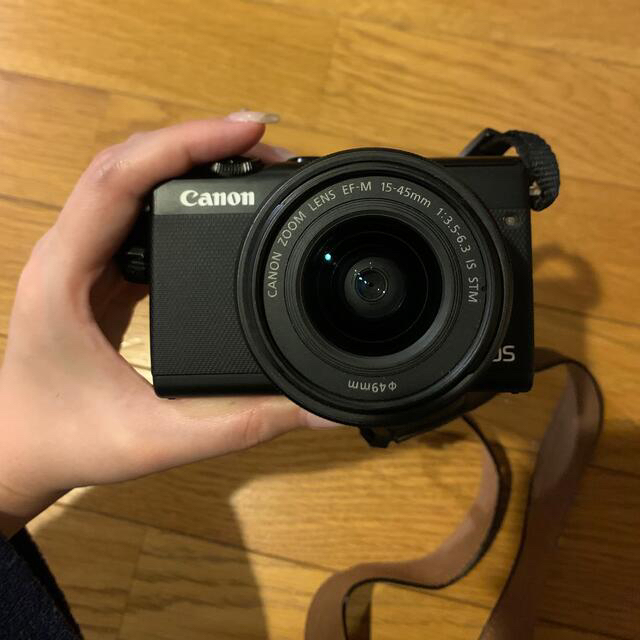 Canon(キヤノン)のキャノン canon eos m100 ミラーレス一眼レフカメラ スマホ/家電/カメラのカメラ(ミラーレス一眼)の商品写真