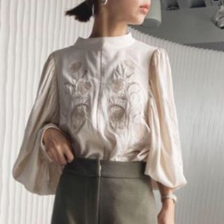 AMERI LADY EMBROIDERY PUFF BLOUSE アイボリー