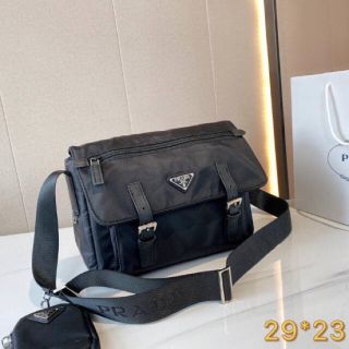 プラダ(PRADA)のショルダー バッグ  メッセンジャー バッグ (その他)