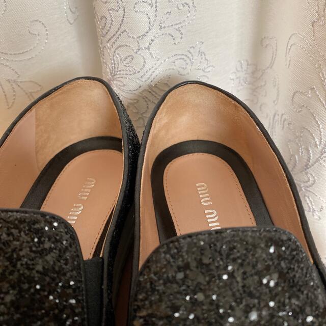 miumiu(ミュウミュウ)のmiu miu  ミュウミュウ　スリッポン　ブラック レディースの靴/シューズ(スリッポン/モカシン)の商品写真