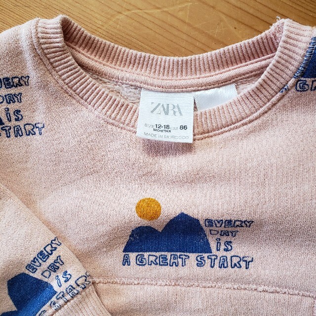 ZARA KIDS(ザラキッズ)のZARA トレーナー86cm petit main ズボン 80cm 上下セット キッズ/ベビー/マタニティのベビー服(~85cm)(トレーナー)の商品写真