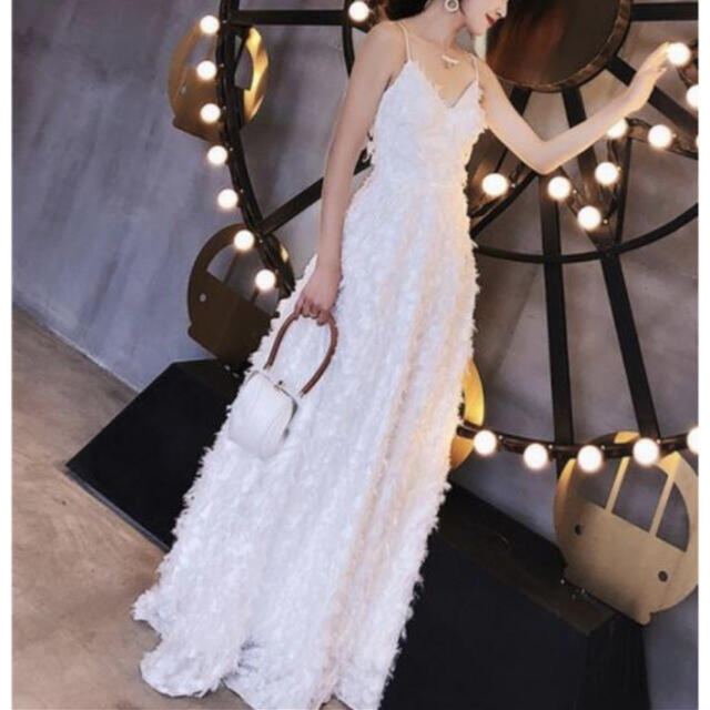 結婚式　前撮り　フェザードレス　結婚式ドレス レディースのフォーマル/ドレス(ウェディングドレス)の商品写真