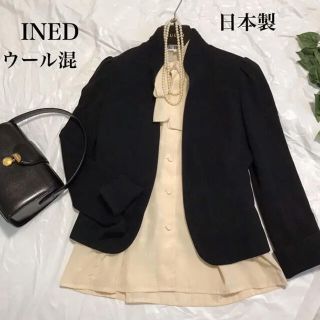 イネド(INED)のイネド  INED  黒スタンドカラー ジャケット  ペプラム裾 上品 シンプル(ノーカラージャケット)