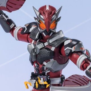 バンダイ(BANDAI)の仮面ライダー雷 フィギュアーツ(特撮)