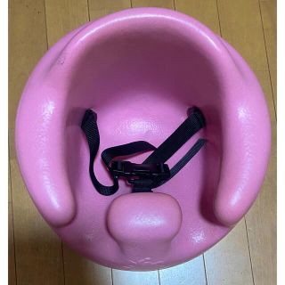 バンボ(Bumbo)のバンボ　トレイベルト付き　ピンク　ベビーチェア(その他)