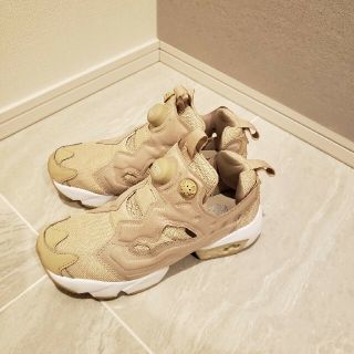 リーボック(Reebok)のReebokリーボックスニーカーベージュインスタポンプ フューリー(スニーカー)