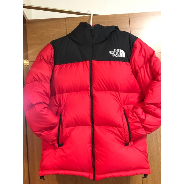 THE NORTH FACE(ザノースフェイス)のノースフェイス ヌプシフーディ L レッド ヌプシジャケット nd91841 メンズのジャケット/アウター(ダウンジャケット)の商品写真