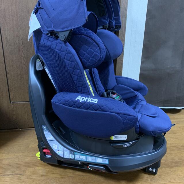 Aprica(アップリカ)のアップリカ フラディアグロウ　ISOFIX プレミアム　チャイルドシート キッズ/ベビー/マタニティの外出/移動用品(自動車用チャイルドシート本体)の商品写真