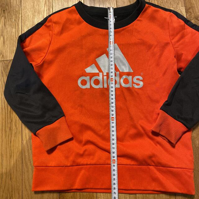 adidas(アディダス)のadidas アディダス トレーナー120くらい キッズ/ベビー/マタニティのキッズ服男の子用(90cm~)(Tシャツ/カットソー)の商品写真