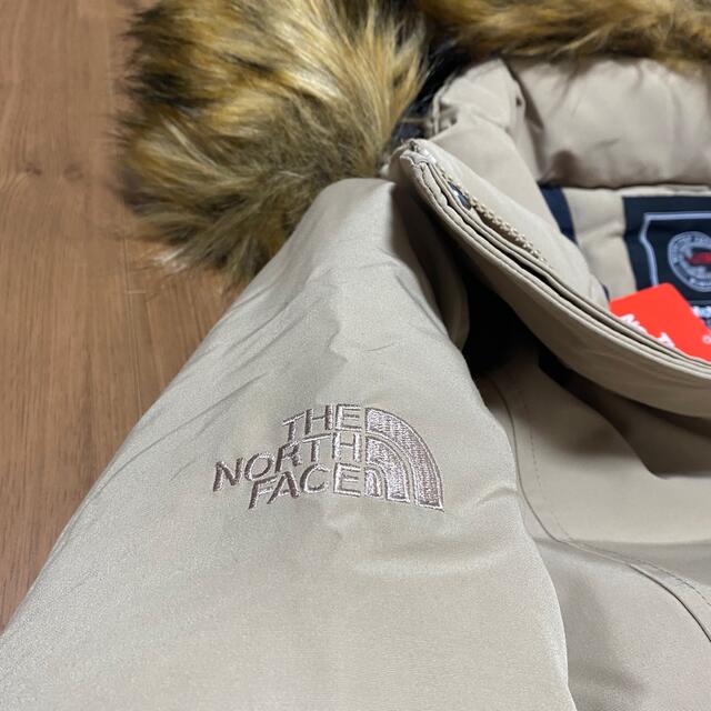 THE NORTH FACE(ザノースフェイス)の新品　タグ付き　ノースフェイス マクマードパーカー　ベージュ　XL レディースのジャケット/アウター(ロングコート)の商品写真
