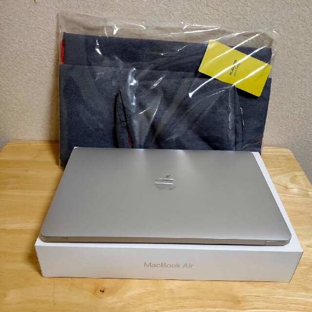 【新品ケース付き】MacBook Air 2019 MVFK2J/A スマホ/家電/カメラのPC/タブレット(ノートPC)の商品写真