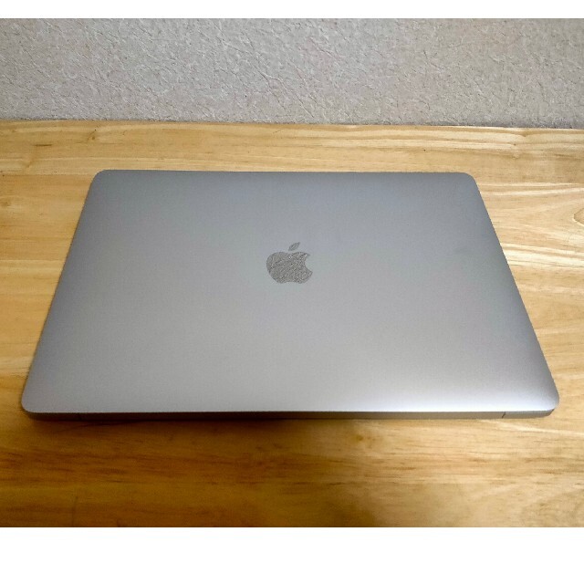 【新品ケース付き】MacBook Air 2019 MVFK2J/A スマホ/家電/カメラのPC/タブレット(ノートPC)の商品写真