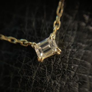 半額以下/お買い得 オレッキオ　ダイヤ バケットカット　k18yg 0.18ct(ネックレス)