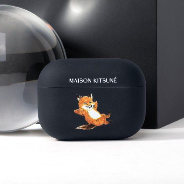 MAISON KITSUNE'(メゾンキツネ)のメゾンキツネ Chillax Fox AirPods Pro ケース スマホ/家電/カメラのスマホアクセサリー(モバイルケース/カバー)の商品写真