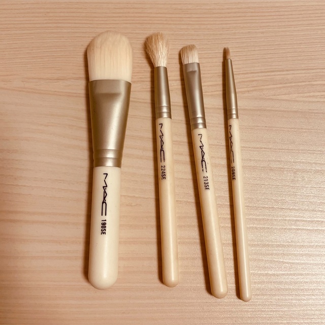 MAC 化粧ブラシ4点セット コスメ/美容のメイク道具/ケアグッズ(ブラシ・チップ)の商品写真