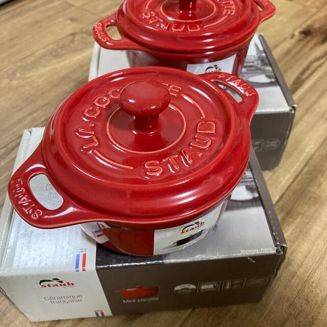 STAUB(ストウブ)の新品未使用　staub ココットラウンド 10cm チェリー 2個セット　 インテリア/住まい/日用品のキッチン/食器(食器)の商品写真