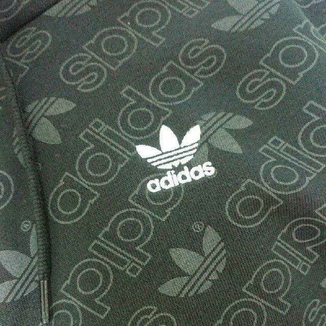 adidas(アディダス)の【新品未使用品】adidas originals パーカー 総柄 Sサイズ メンズのトップス(パーカー)の商品写真