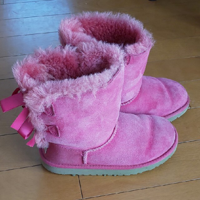 UGG(アグ)のUGG ムートンブーツ ピンク  キッズ/ベビー/マタニティのキッズ靴/シューズ(15cm~)(ブーツ)の商品写真
