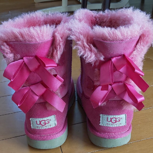 UGG(アグ)のUGG ムートンブーツ ピンク  キッズ/ベビー/マタニティのキッズ靴/シューズ(15cm~)(ブーツ)の商品写真