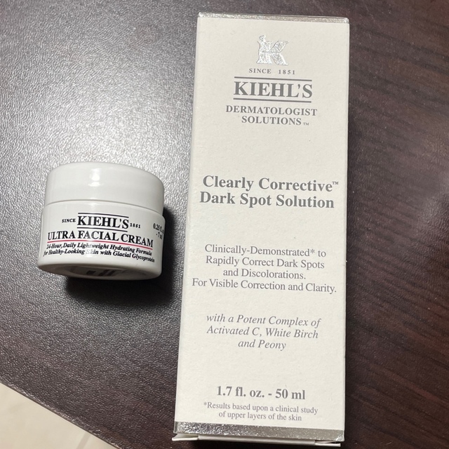 Kiehl's(キールズ)の【新品】オマケ付 キールズDSクリアリーホワイトブライトニングエッセンス50ml コスメ/美容のスキンケア/基礎化粧品(美容液)の商品写真