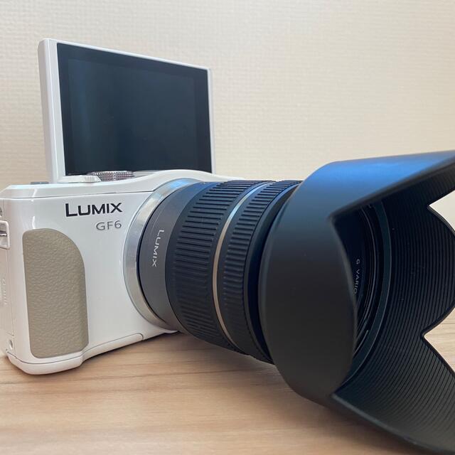 Panasonic(パナソニック)のPanasonic LUMIX GF6 ホワイト Wi-Fi内蔵＆自撮り スマホ/家電/カメラのカメラ(ミラーレス一眼)の商品写真