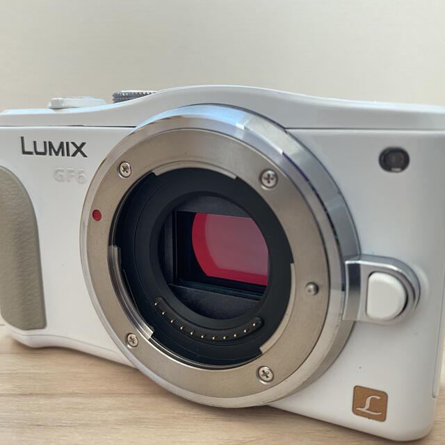 Panasonic(パナソニック)のPanasonic LUMIX GF6 ホワイト Wi-Fi内蔵＆自撮り スマホ/家電/カメラのカメラ(ミラーレス一眼)の商品写真