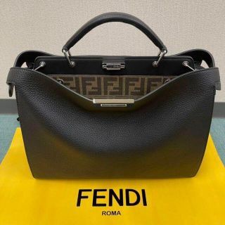 フェンディ(FENDI)の【12様専用】新作フェンディピーカーブ　アイシーユー　ミディアム(ビジネスバッグ)