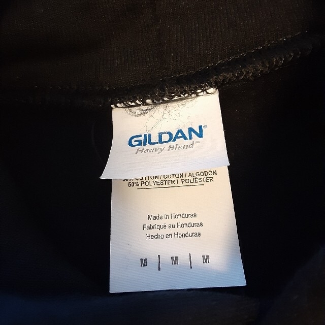 GILDAN(ギルタン)の新品　ギルタンのフード付スウェット(M)黒 メンズのトップス(パーカー)の商品写真