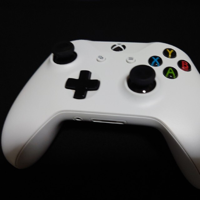 Xbox(エックスボックス)のxbox one ワイヤレスコントローラー　ホワイト スマホ/家電/カメラのPC/タブレット(PC周辺機器)の商品写真