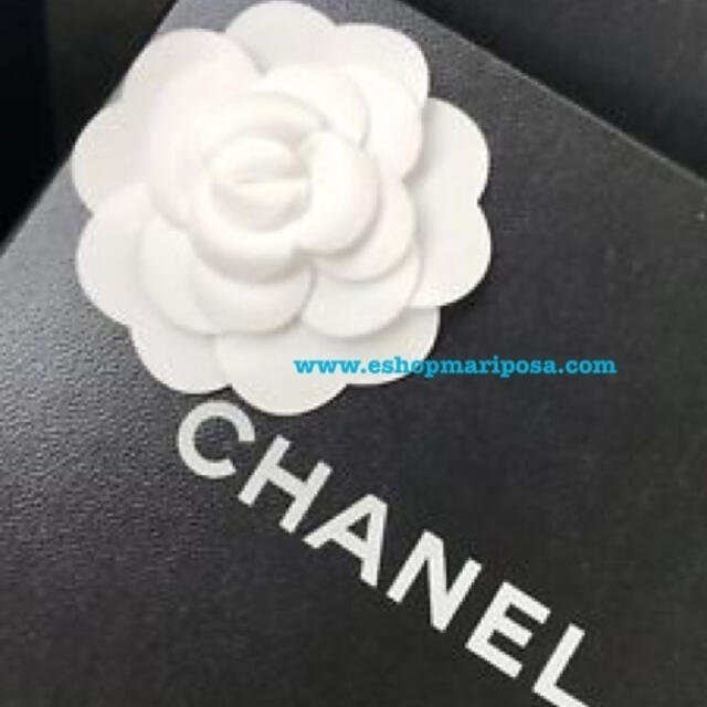 CHANEL(シャネル)のシャネル 立体カメリア 白 3Dカメリアステッカー 定番ホワイト コサージュ レディースのアクセサリー(ブローチ/コサージュ)の商品写真