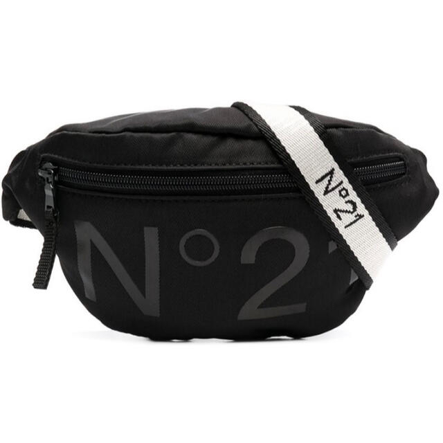 N°21(ヌメロヴェントゥーノ)の【新作】ヌメロヴェントゥーノ　ボディバッグ　ブラック レディースのバッグ(ボディバッグ/ウエストポーチ)の商品写真