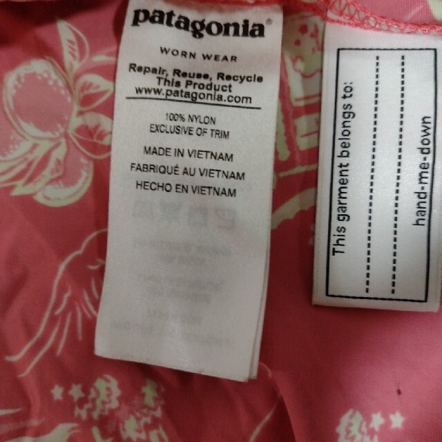 patagonia(パタゴニア)のキキ様専用　パタゴニア　ベビーキッズ　2T　80〜90？　ナイロンパーカー キッズ/ベビー/マタニティのキッズ服女の子用(90cm~)(ジャケット/上着)の商品写真