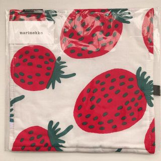 マリメッコ(marimekko)のマリメッコ　Mansikka マンシッカ⭐︎ポットホルダー　鍋敷き/鍋つかみ(収納/キッチン雑貨)