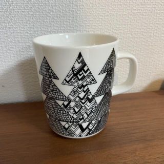 マリメッコ(marimekko)のマリメッコ  マグカップ　クーシコッサ　黒(食器)