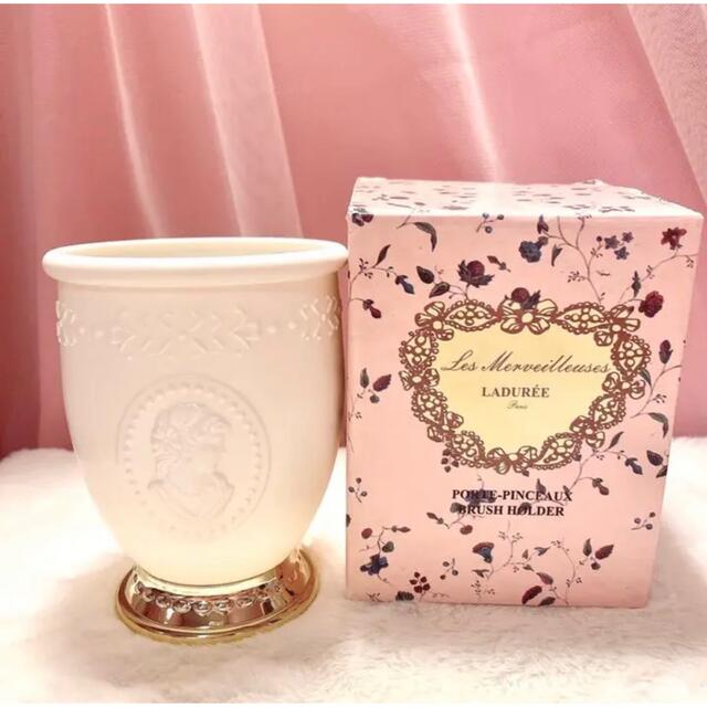 メルヴェイユーズ ブラッシュホルダー LADUREE