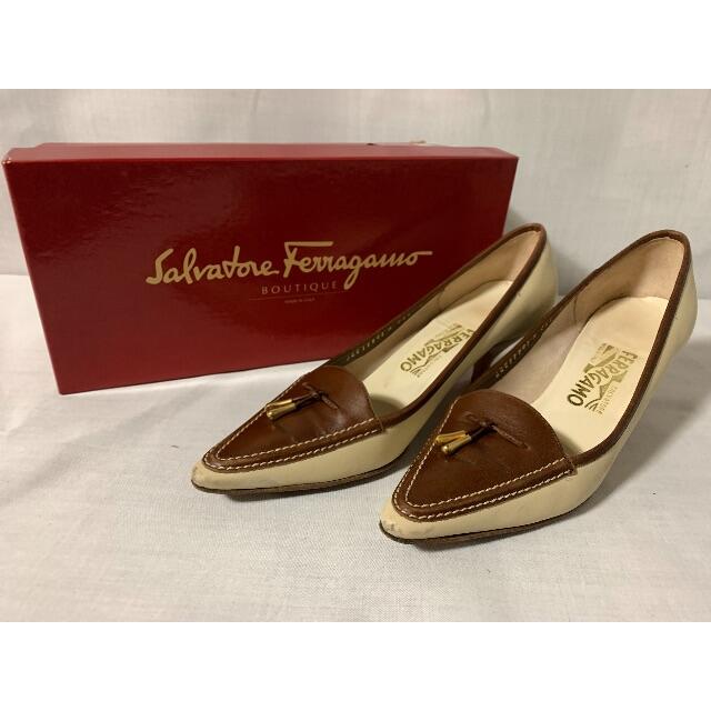 Salvatore Ferragamo(サルヴァトーレフェラガモ)のフェラガモ ローヒールパンプス イタリアサイズ7D レディースの靴/シューズ(ハイヒール/パンプス)の商品写真