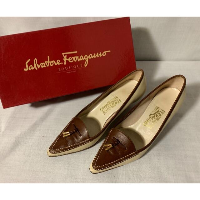 Salvatore Ferragamo(サルヴァトーレフェラガモ)のフェラガモ ローヒールパンプス イタリアサイズ7D レディースの靴/シューズ(ハイヒール/パンプス)の商品写真