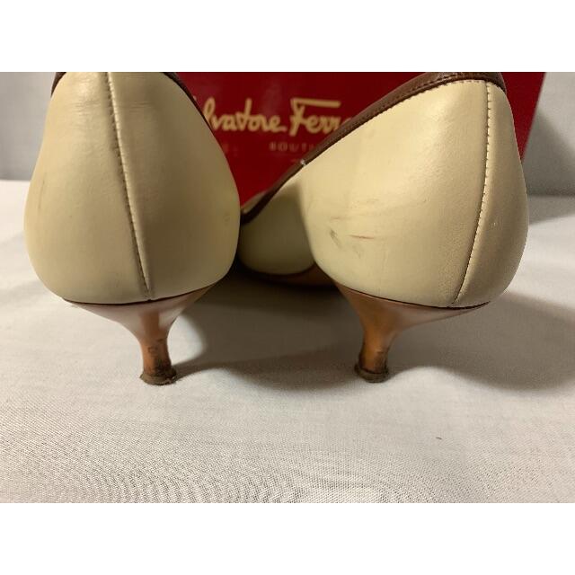 Salvatore Ferragamo スタッズパンプス　7Dサイズ