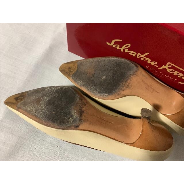 Salvatore Ferragamo スタッズパンプス　7Dサイズ